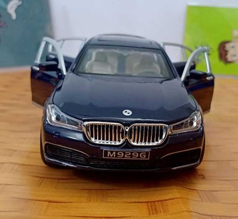 1/24 Diecast BMW 7 Series 760Li luxury car (M929G)