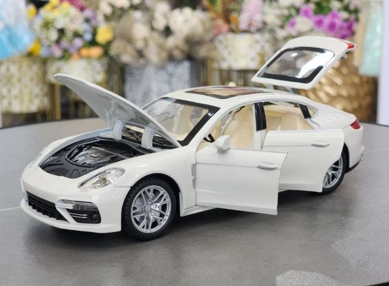 1:24 Porsche Panamera Spraying Model Diecast (CZ127AD)