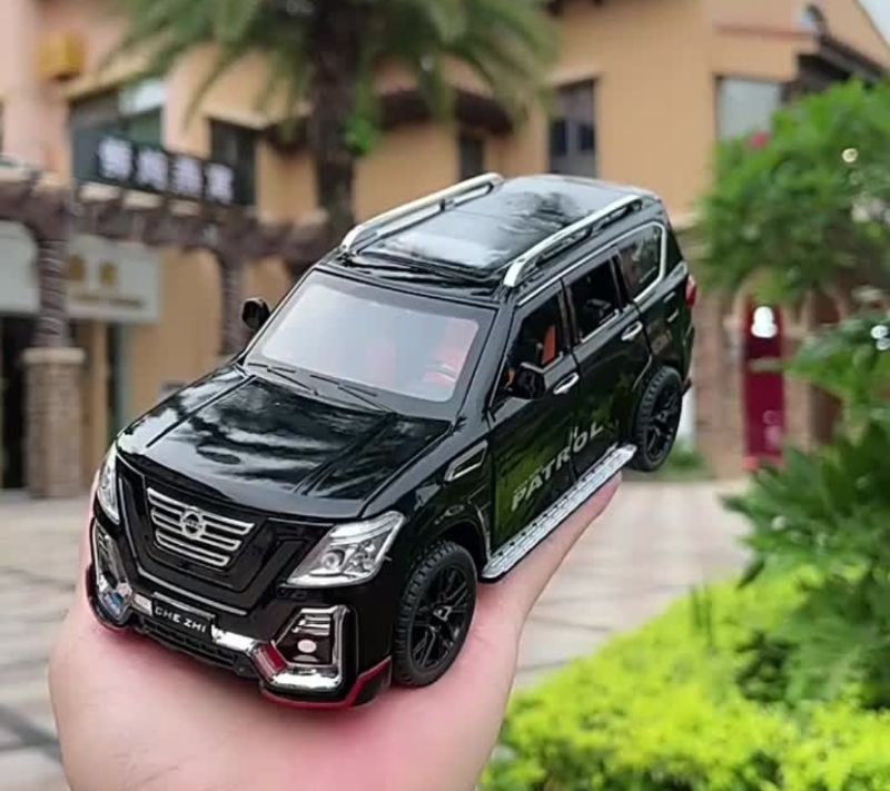 1:24 Nissan Patrol Off road Diecast Model Car sounds light (CZ136A)