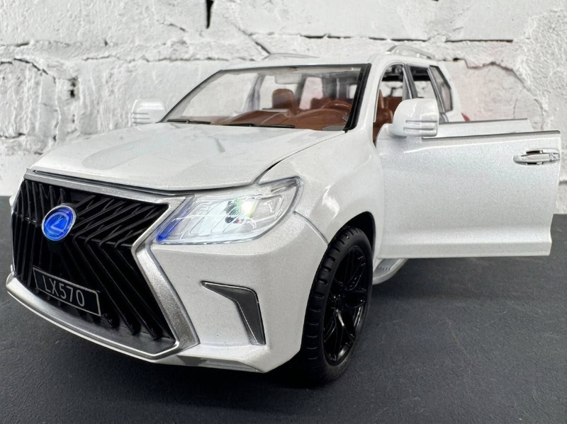 Big Lexus 570 1:18 scale diecast model car high real details heavy weight Collector lover car White TM (SR-1807)