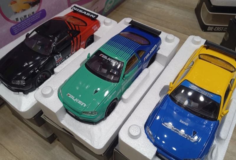1:24 scale Diecast Nissan Skyline GTR R34 car (1901-412)