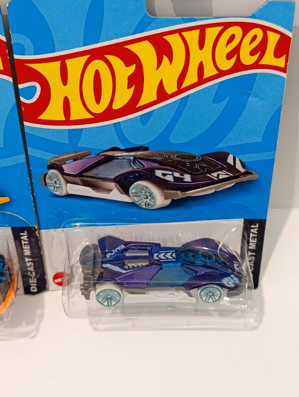 1:64 Hot Wheels 4 cars pack diecast for kids