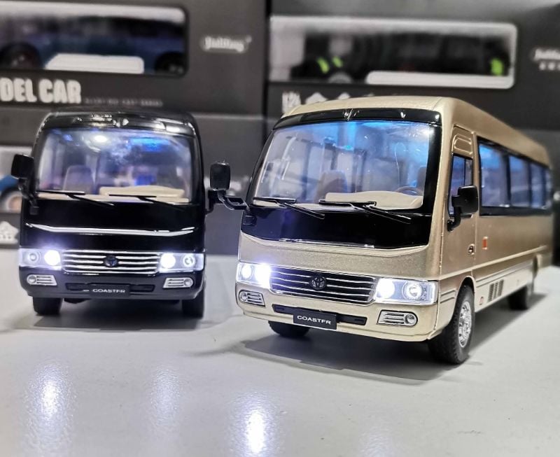 Toyota Coaster bus 1:24 Diecast Metal body Collector toy car (B2452)
