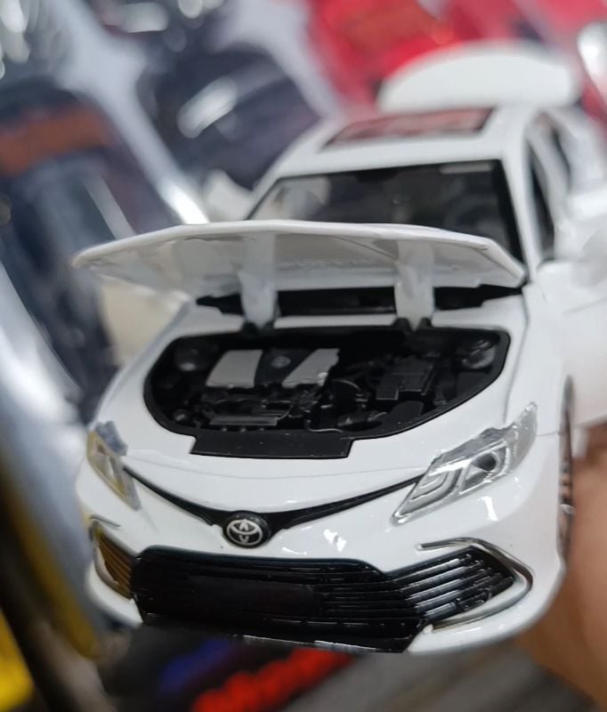 1/32 Toyota Camry Diecast metal car model best collector car open doors hood trunk with sound lights KT OY1231-1