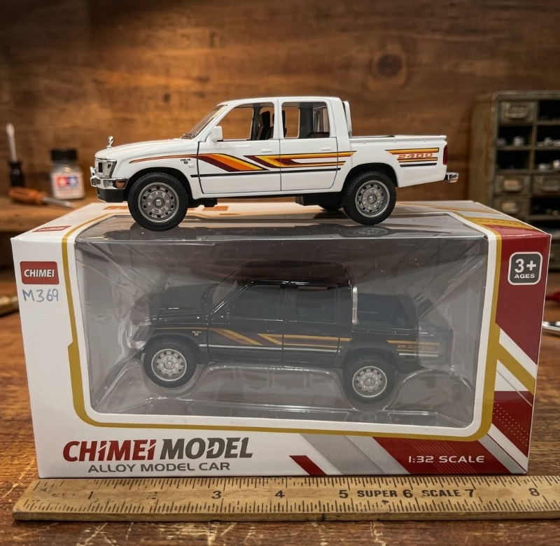 Diecast Classic Toyota Hilux pickup truck 1:32 scale sound light kids birthday toy KT (M369)