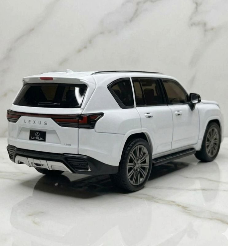 1:24 Toyota Lexus LX600 SUV Diecast model toy car in Black mirror openable doors KT(M345-1)