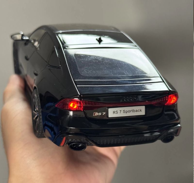 1:24 AUDI RS7 Sportback Black car model Flashing light Edition Diecast Premium metal quality Open Doors Sounds best collector and birthday car KT (H82092)