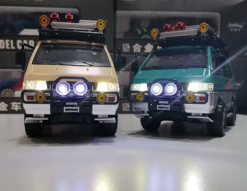 1:24 Mitsubishi Delica van off raod Diecast model car (M357)