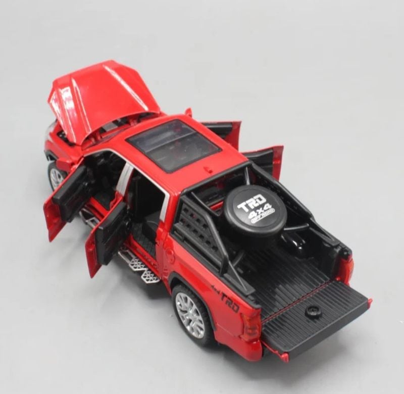 1:24 Toyota Tundra Diecast model car (5SKD24N-O)