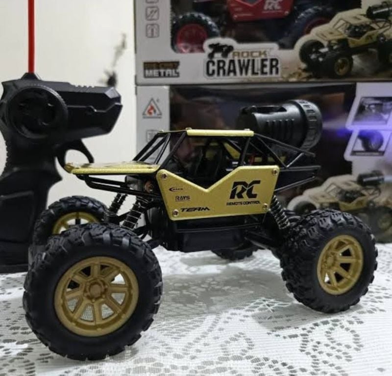 1:18 Scale Rock crawler Big Tire metal body with spraying smoke (2092)