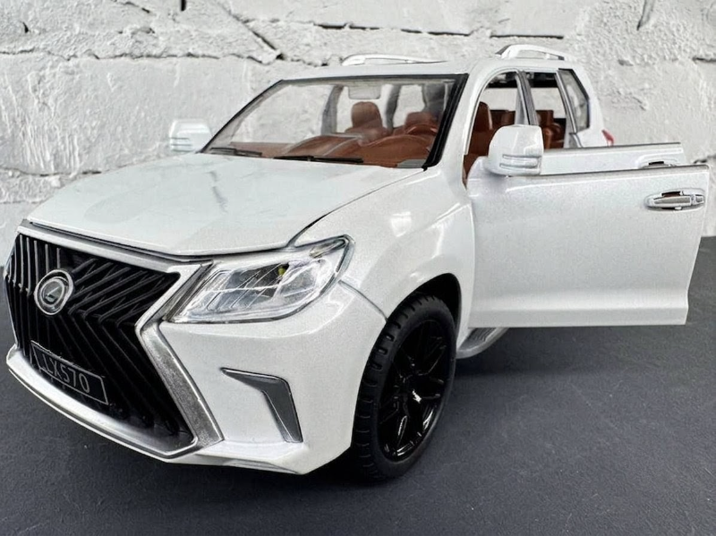 Big Lexus 570 1:18 scale diecast model car high real details heavy weight Collector lover car White TM (SR-1807)