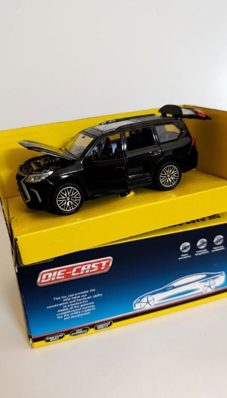 1:36 Lexus LX570 SUV Diecast Gift Toy for kids