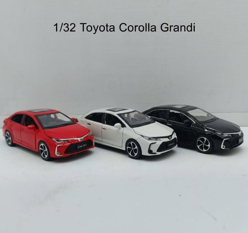 1/32 Scale Corolla Grande Diecast Sound Light Gift Toy car (CZ40A)