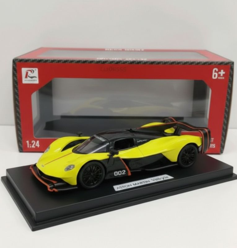 1:24 Diecast Aston Martin Valkyrie model car with base (W24383)