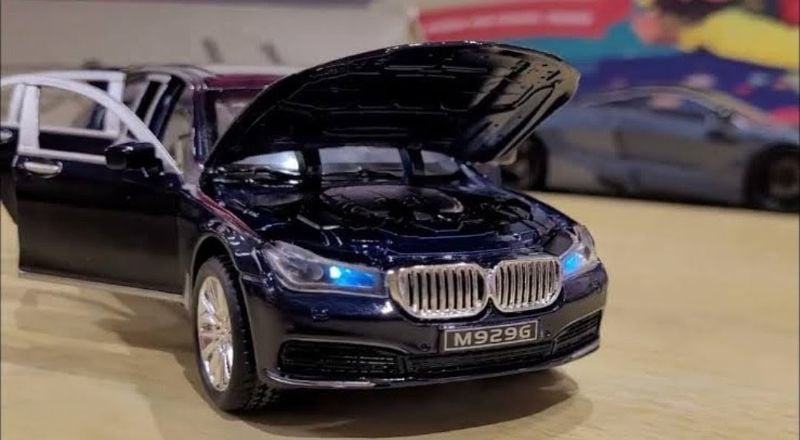 1/24 Diecast BMW 7 Series 760Li luxury car (M929G)