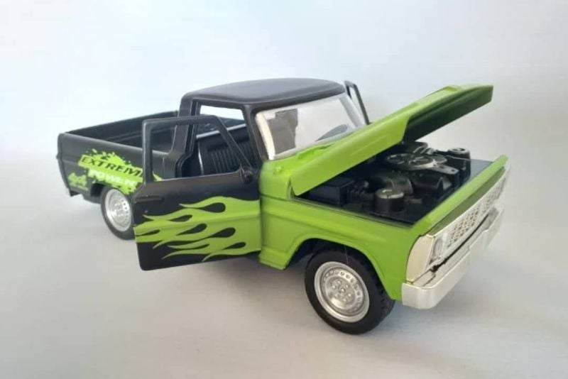 1:32 Scale Modified Beast Classic Ford 1969 F-100 pickup truck Sound light open doors KT (XG879-22)