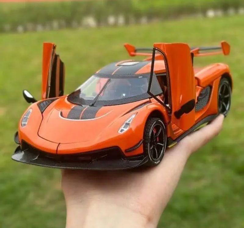 1:24 scale Koenigsegg Jesko with Spraying diecast model car (CZ163AD)