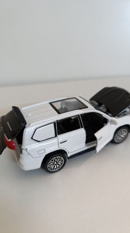 1:36 Lexus LX570 SUV Diecast Gift Toy for kids