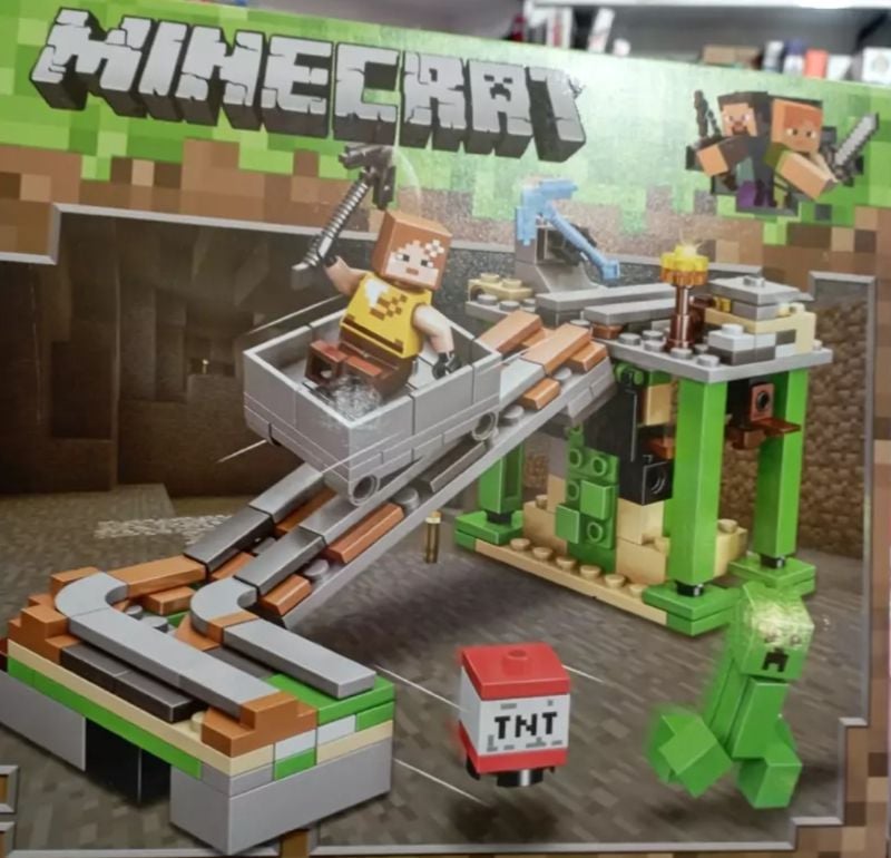 Minecrat 2-in-1 Adventure Building Block Set 268 pcs Compatible with all bricks, Legos make different characters TM
