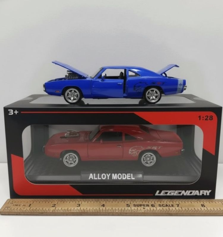1:28 Scale 1970 Dodge Charger Classic Diecast Display Case (6677-22)