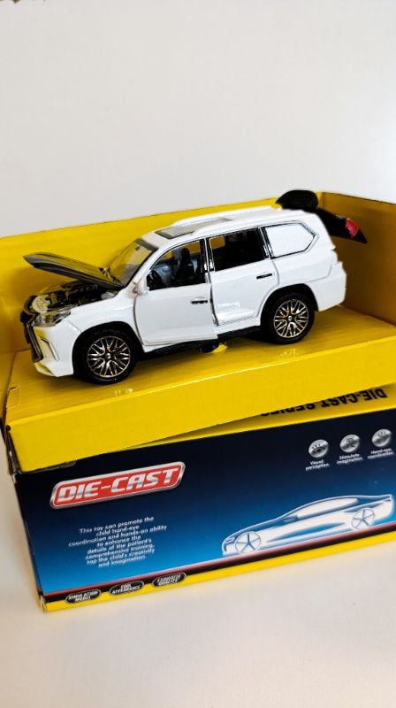 1:36 Lexus LX570 SUV Diecast Gift Toy for kids