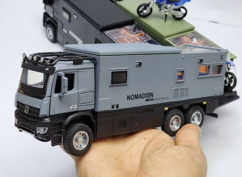 Diecast 1:24 Mercedes-Benz Nomadism RV model car (B3217)