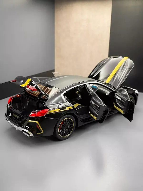 1:24 Scale Black BMW M8 Diecast Metal Model car Sound light Open all sides (CZ167)