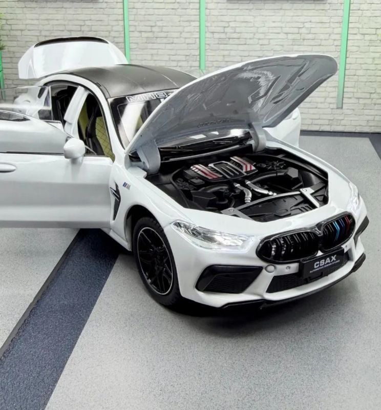 1:24 Scale BMW M8 White colour Diecast Metal Model car Sound light Open all sides (CZ167)