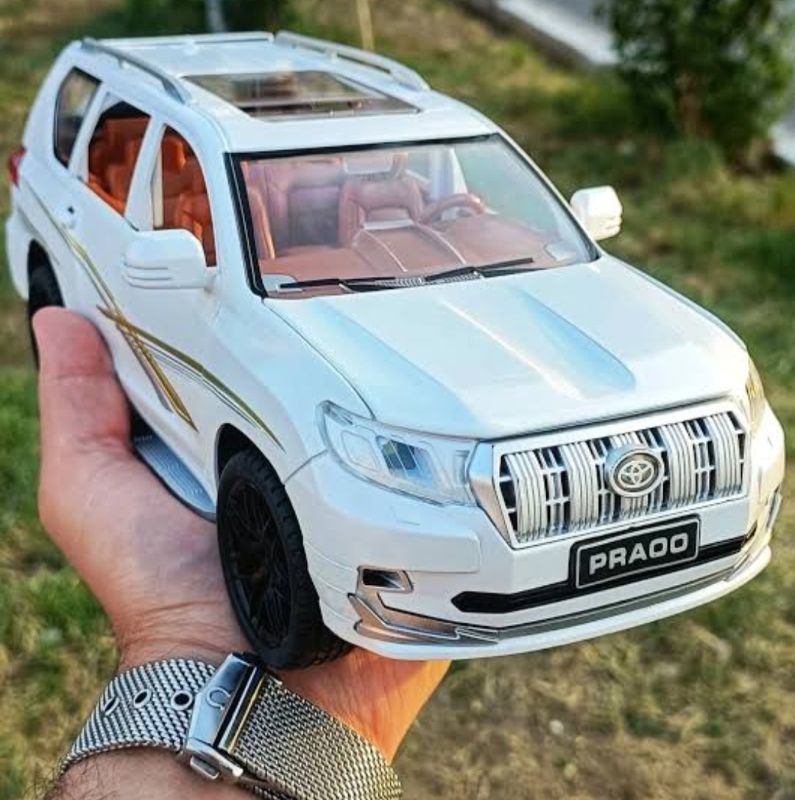 Big Prado Sheng Run 1:18 Scale Toyota Land Cruiser Prado diecast model car in 11 inch length comes in Box case packing TM