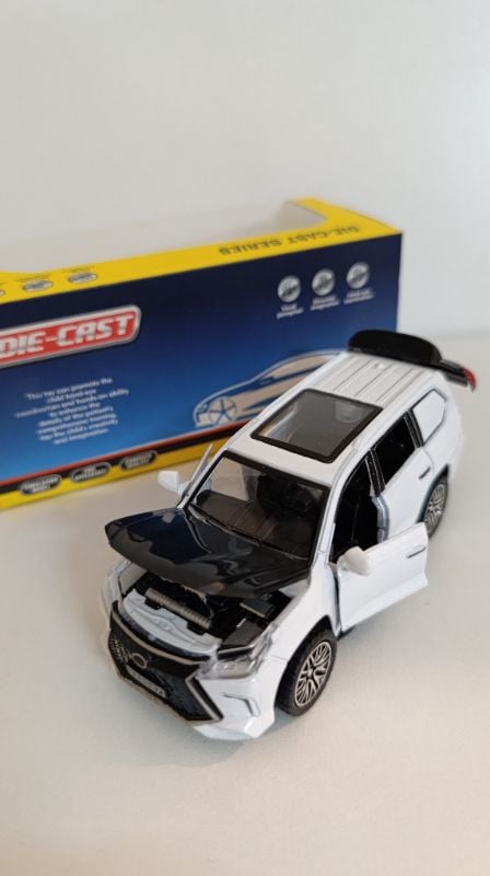 1:36 Lexus LX570 SUV Diecast Gift Toy for kids
