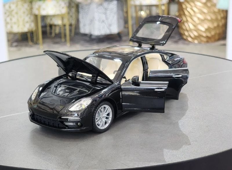 1:24 Porsche Panamera Spraying Model Diecast (CZ127AD)