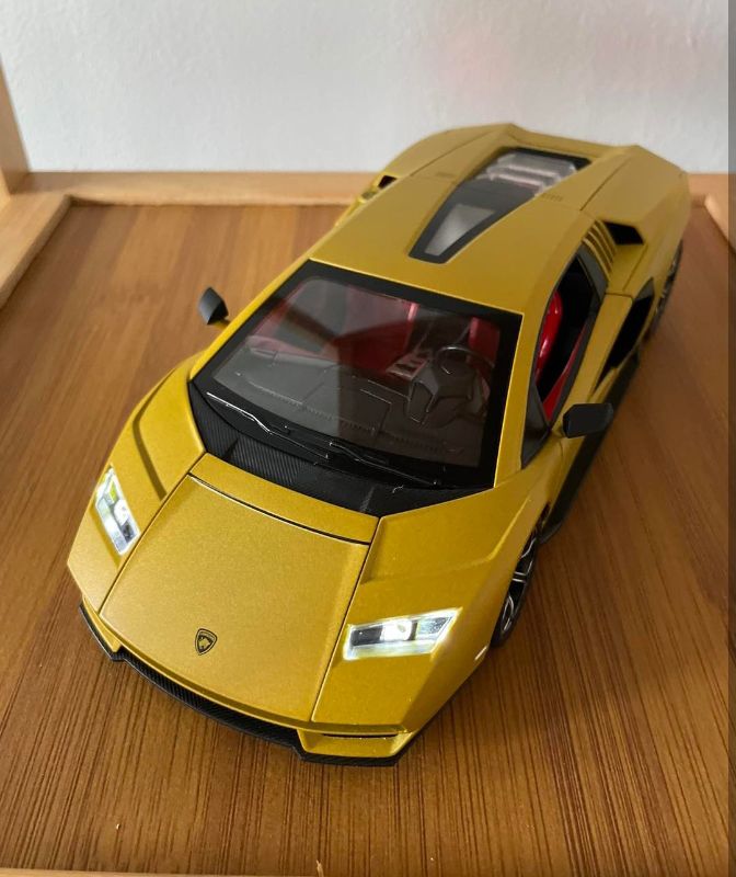 1:24 Lamborghini Countach LPI 800-4 Diecast Sound light Gifted toy Car (1901-230)