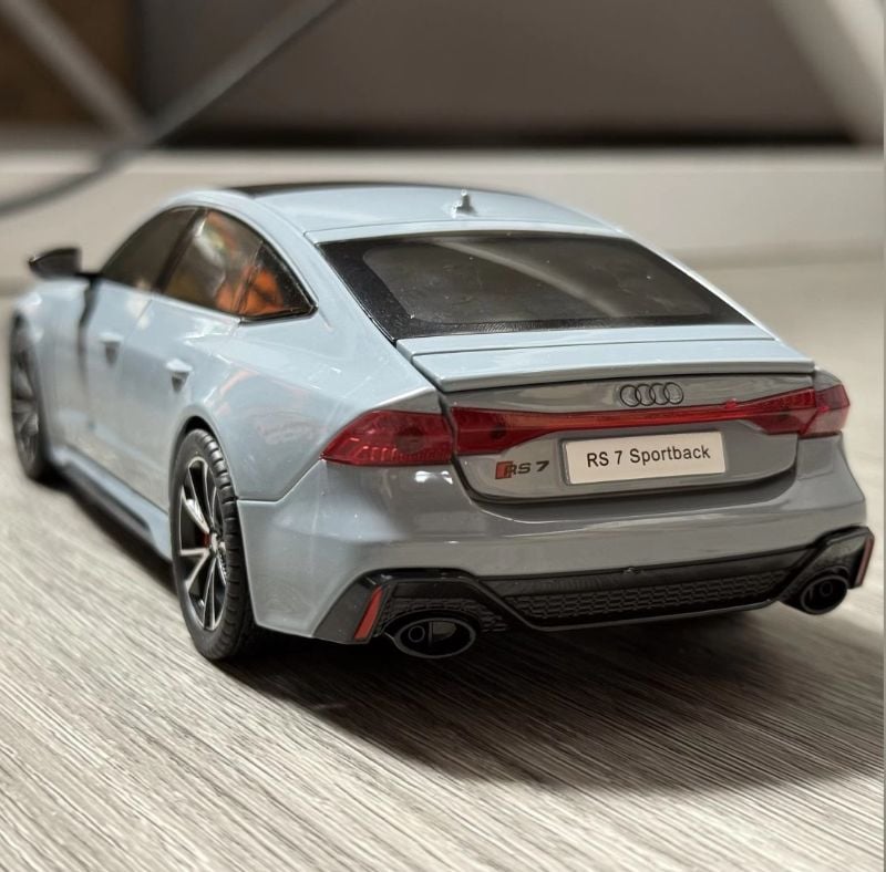 1:24 AUDI RS7 Sportback car model Flashing light Edition Diecast Premium metal quality Open Doors Sounds best collector and birthday car KT (H82092)