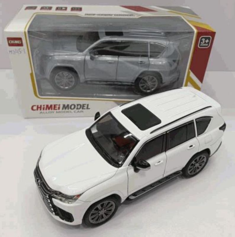 1:24 Toyota Lexus LX600 SUV Diecast model toy car openable doors (M345-1)
