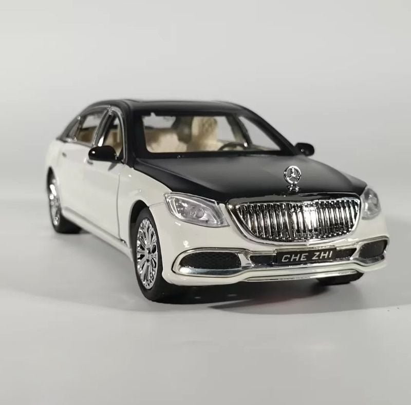 1:24 Mercedes-Maybach S600 Diecast Car Toy with Lights and Music (CZ137AD)