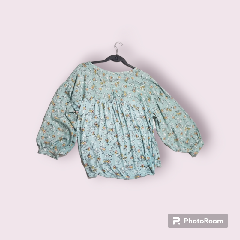Blusa celeste con florecitas