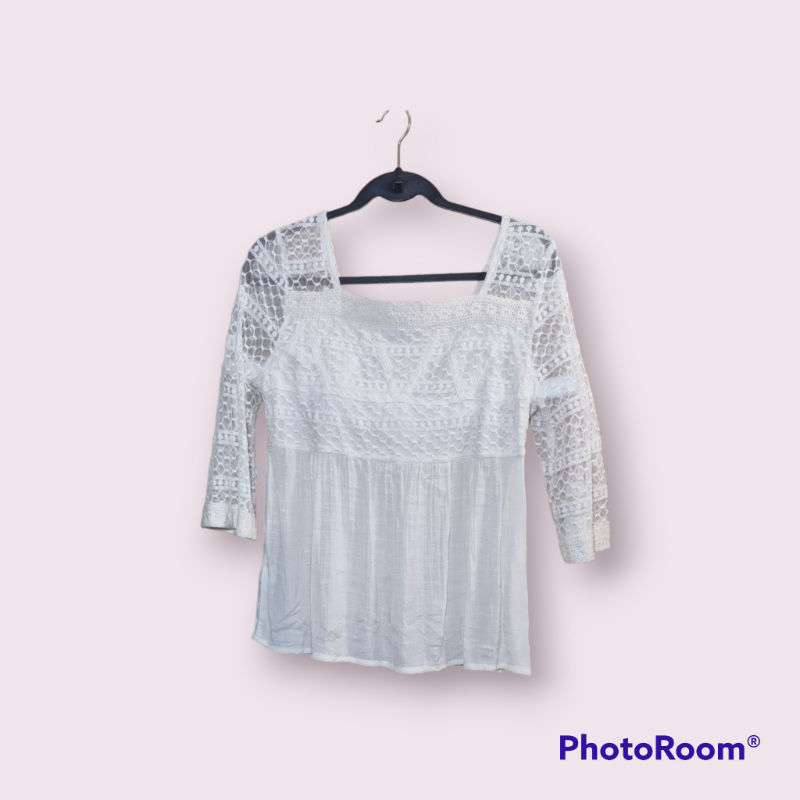 Blusa tipo manta con encaje
