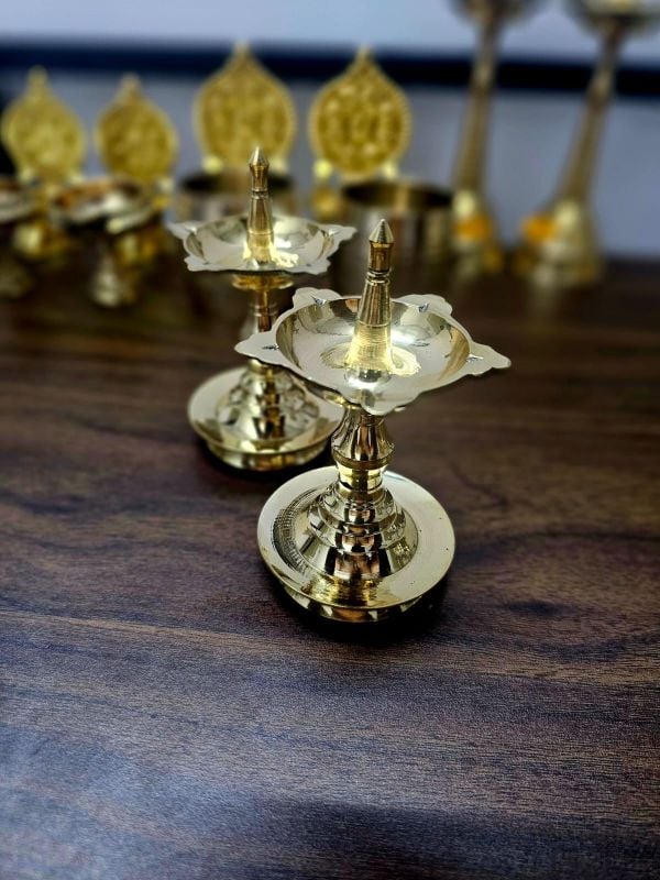 5 thiri Nilavilak