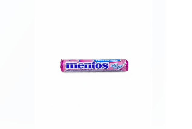 Mentos Strawberry Chewy Candy Roll 37.5 g – منتوس فراولة Chewy Candy Roll 37.5 غرام