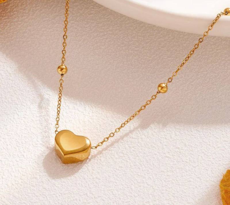 Close heart pendant