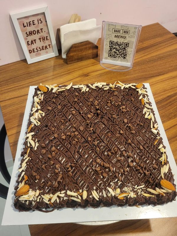 Brownie cake (Price varies by flavor.)