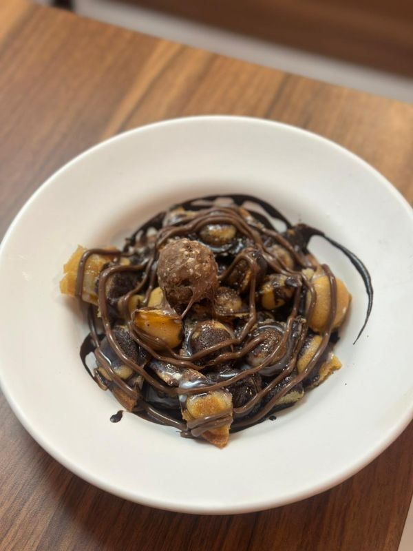 Nutella ferrero rocher bubble waffle