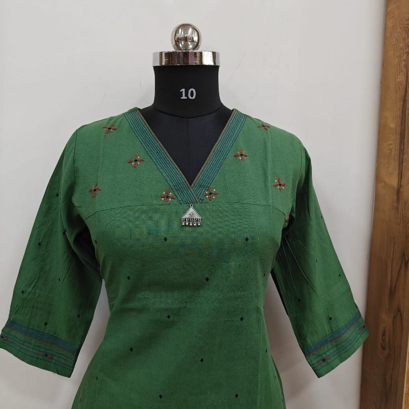 Anvita brand Emerald Green Embroidered V-Neck Kurti