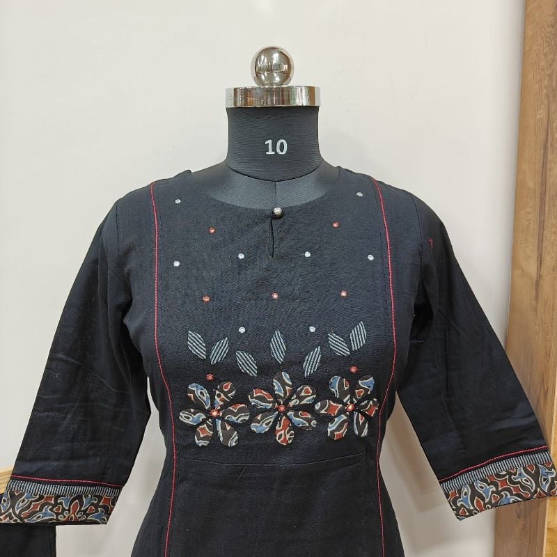 Anvita Black Floral Appliqué Kurta & Pant Set (2-Piece)
