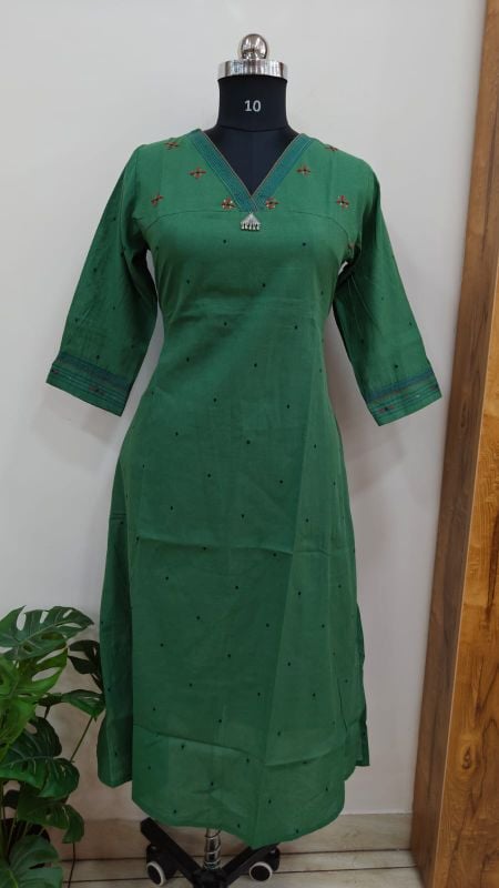 Anvita brand Emerald Green Embroidered V-Neck Kurti