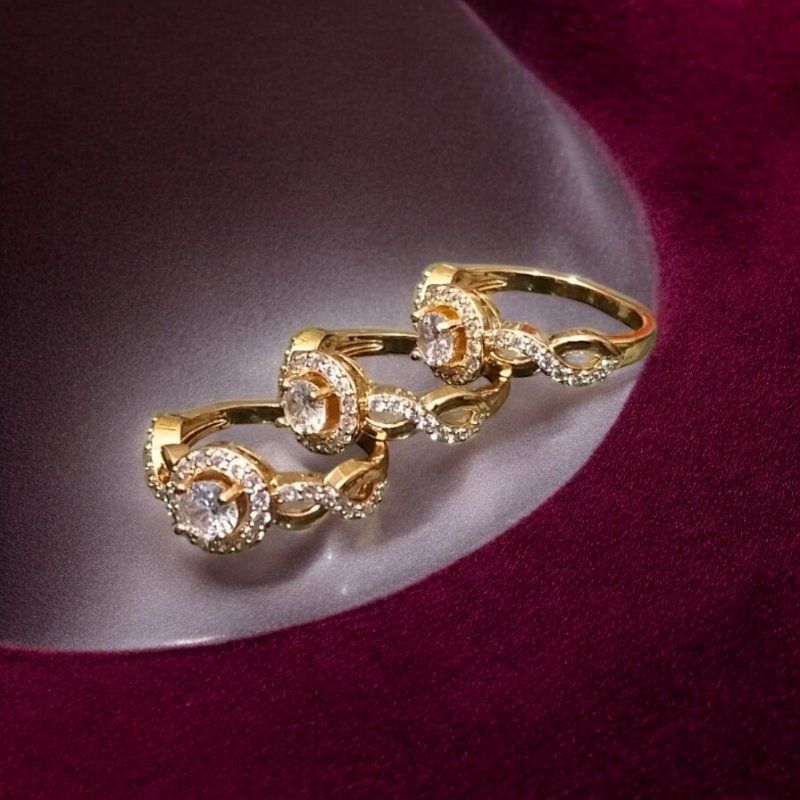 Twisted band ring