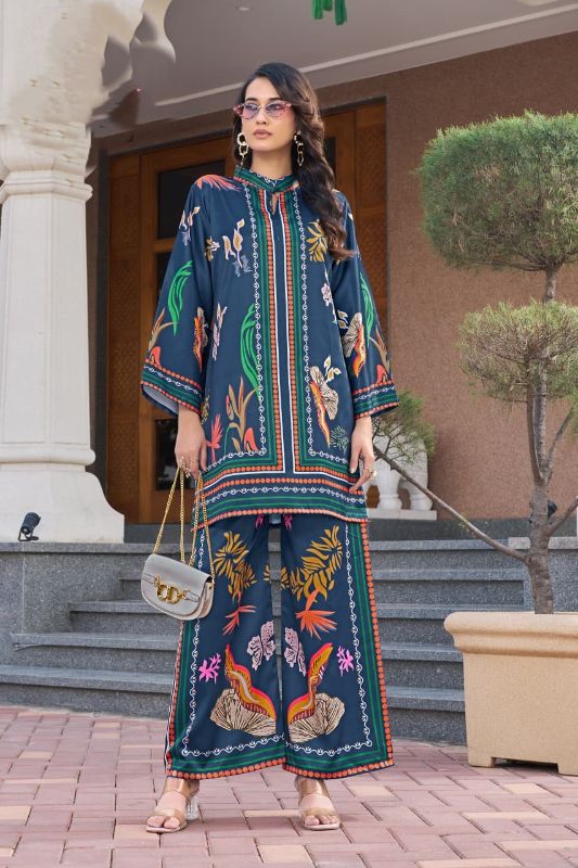 WOMEN'S SUMMER COLLECTION