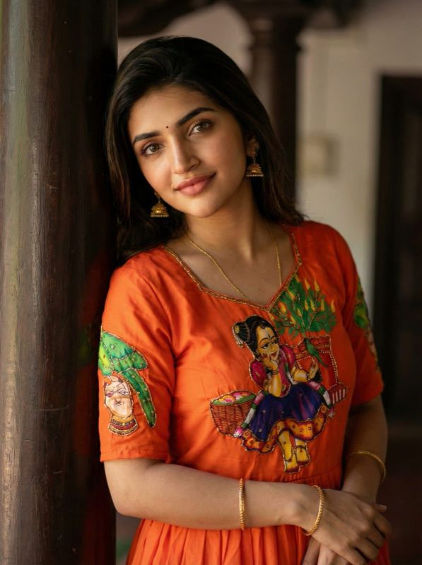 WOMEN'S  KALAMKARI PATTERN PRINT WITH KHATLI HANDWORK