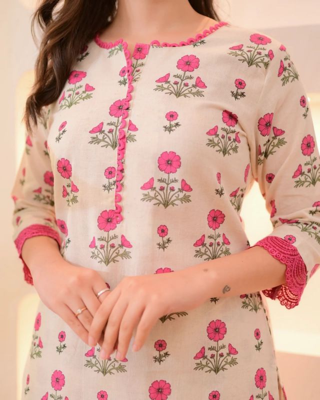 WOMEN'S STRAIGHT KURTA WITH PANT SET