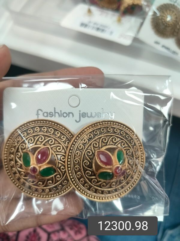 STUDS TOPS EARRING